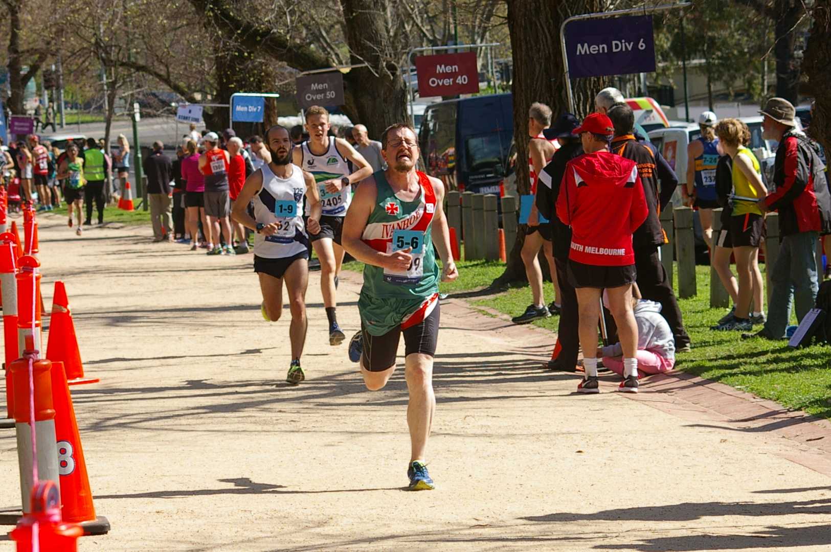 Tan Relay finish