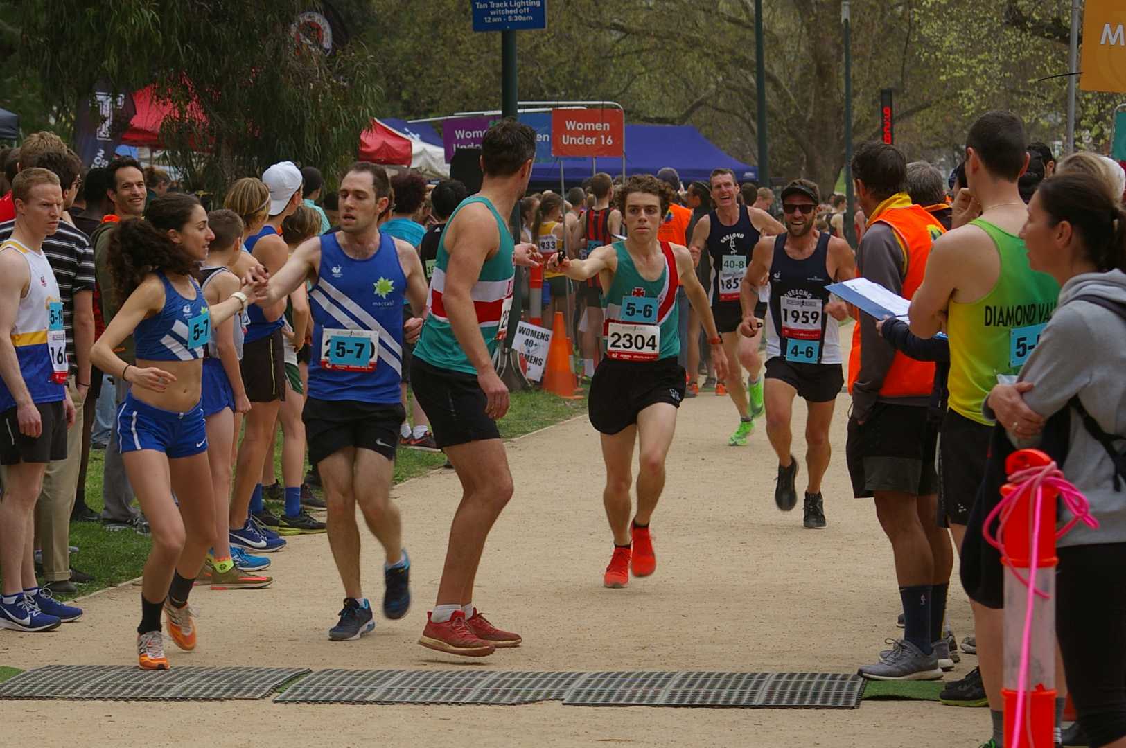 Justin (2nd runner in Division 5) handing over the timing chip to Chris