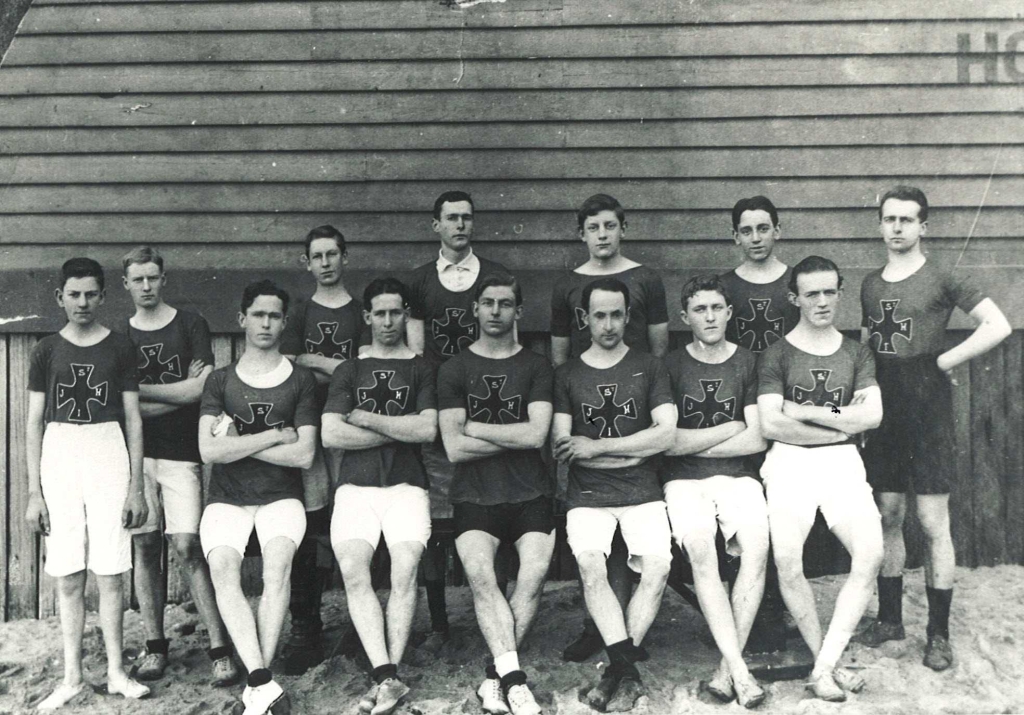 Ivanhoe Harriers at Brighton Beach July 1914